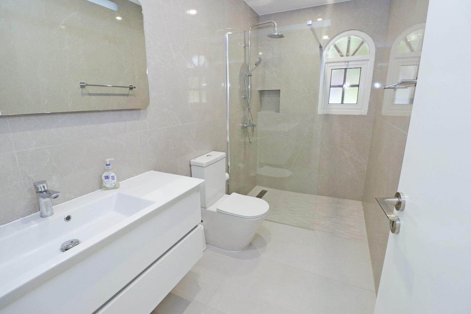 Modern en-suite bathroom with rain shower